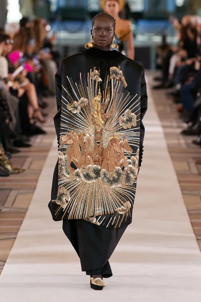 Look 10